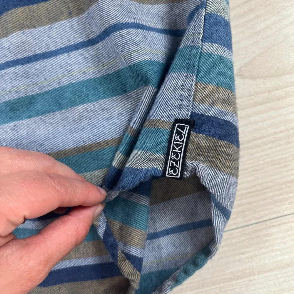 Ezekiel Y2K Mens Medium Blue Teal Striped Short Sleeve Button Down Shirt